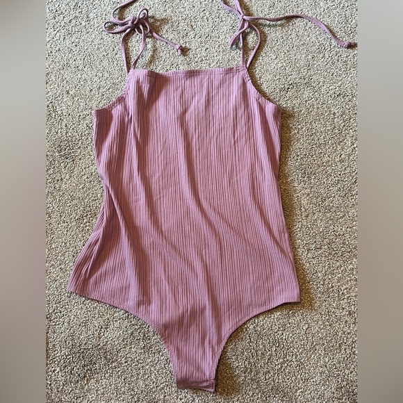 BCBGeneration Tops - BCBGeneration small lilac ribbed bodysuit with tie straps